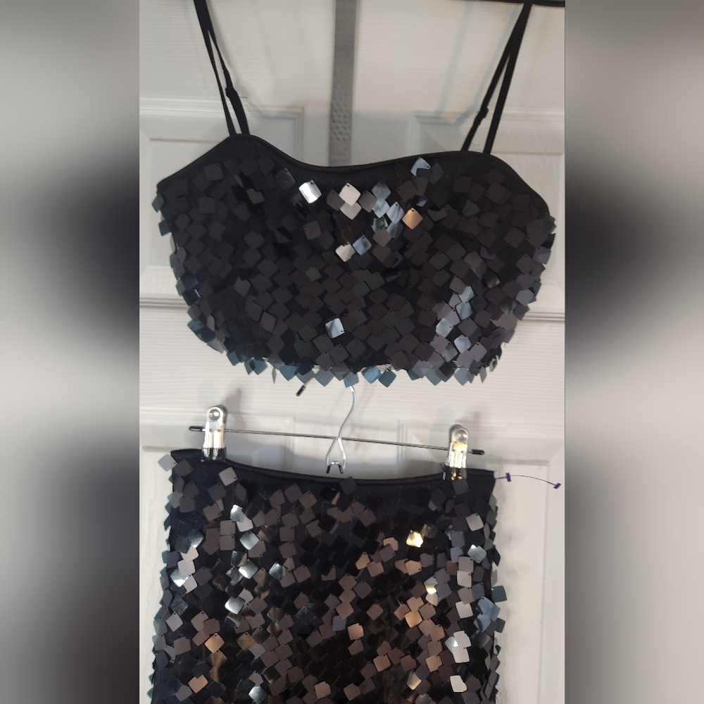 House of Harlow 1960 Black Sequin Skirt Set - Picture 6 of 9
